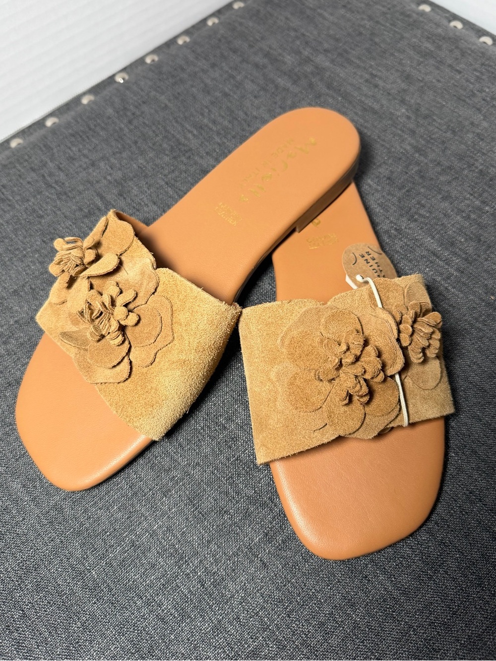 Mariella Made in Italy Tan Suede Floral Slide Sandals Genuine Leather Size 8 NWT